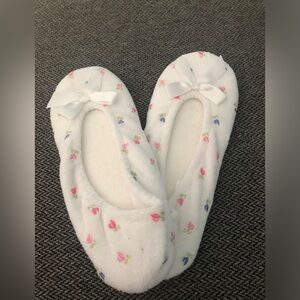 Isotoner Women’s Terrycloth Ballet Slippers, Size 9